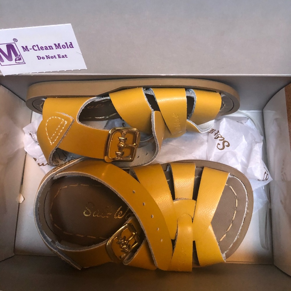 New! Toddler mustard Saltwater sandals